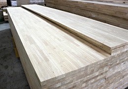 Malajský dub Hevea jako alternativa k dubovému dřevu